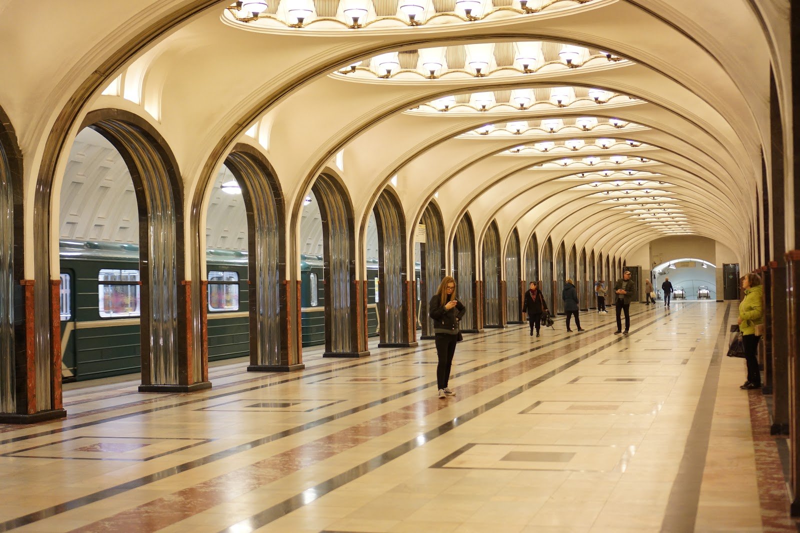 Menelusuri Stasiun Metro Moscow di Russia