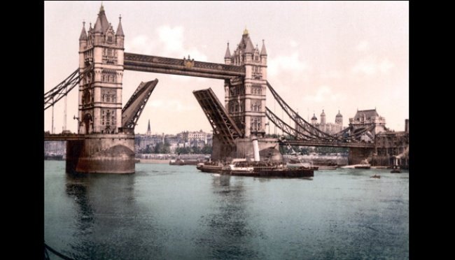 Tower Bridge dan Tower of London: Sejarah di Tepi Sungai Thames